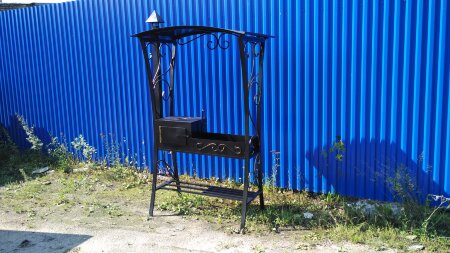 Мангал  эконом  с  круглой  крышей  и  плитой